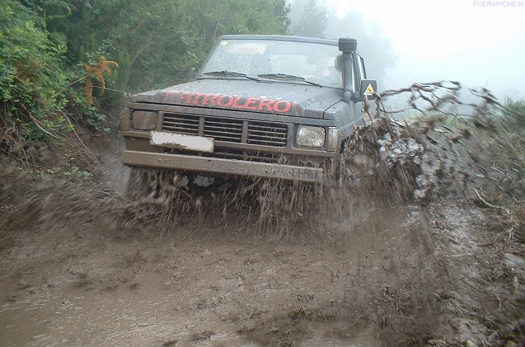 Nissan Patrol en el barro 4x4